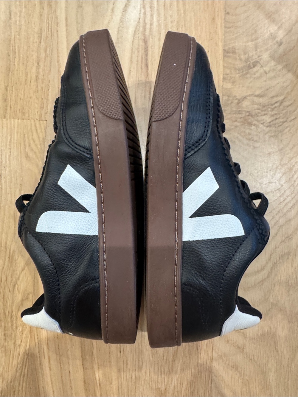 Veja Kids Black & White Low-Top Sneakers - Picture 6 of 7